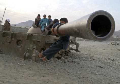afghan-children-soviet-tank